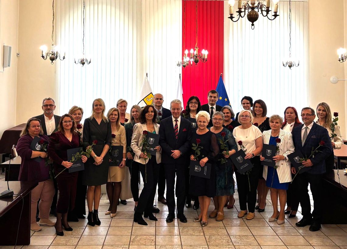 Nagrody Burmistrza dla pracowników oświaty Nagrody Burmistrza dla pracowników oświaty