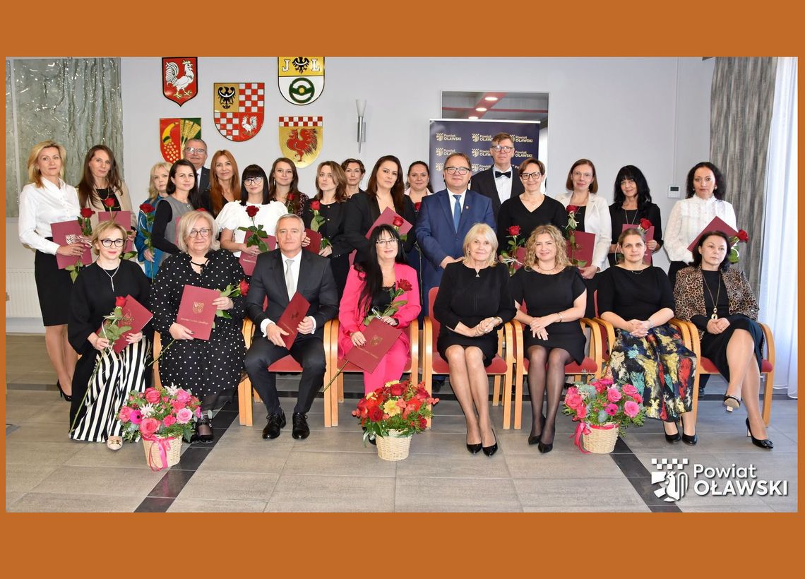 Nagrody i wyróżnienia dla nauczycieli, pedagogów oraz pracowników administracji Nagrody i wyróżnienia dla nauczycieli, pedagogów oraz pracowników administracji
