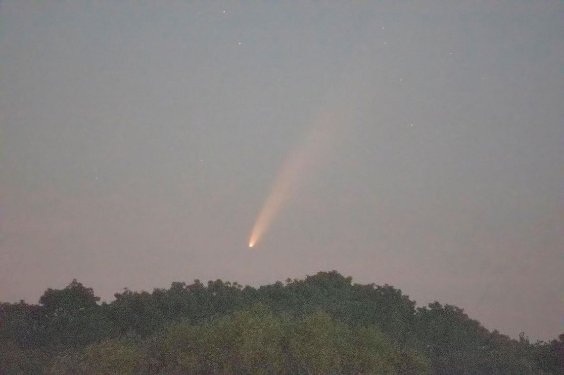 Najjaśniejsza kometa widoczna na naszym niebie! ZDJĘCIA
