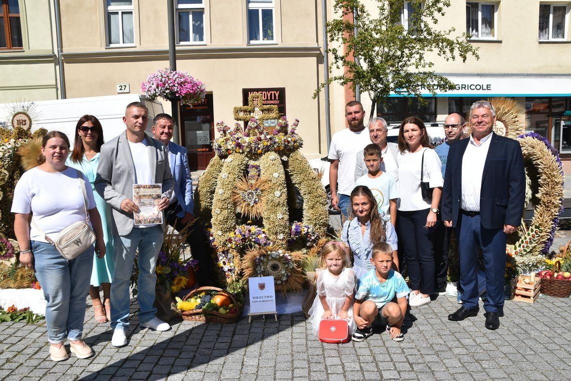 Najpiękniejszy wieniec gminy Oława jest z Chwalibożyc Najpiękniejszy wieniec gminy Oława jest z Chwalibożyc