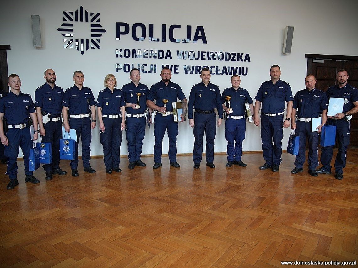 Nasz policjant najlepszy w jeździe sprawnościowej autem po torze