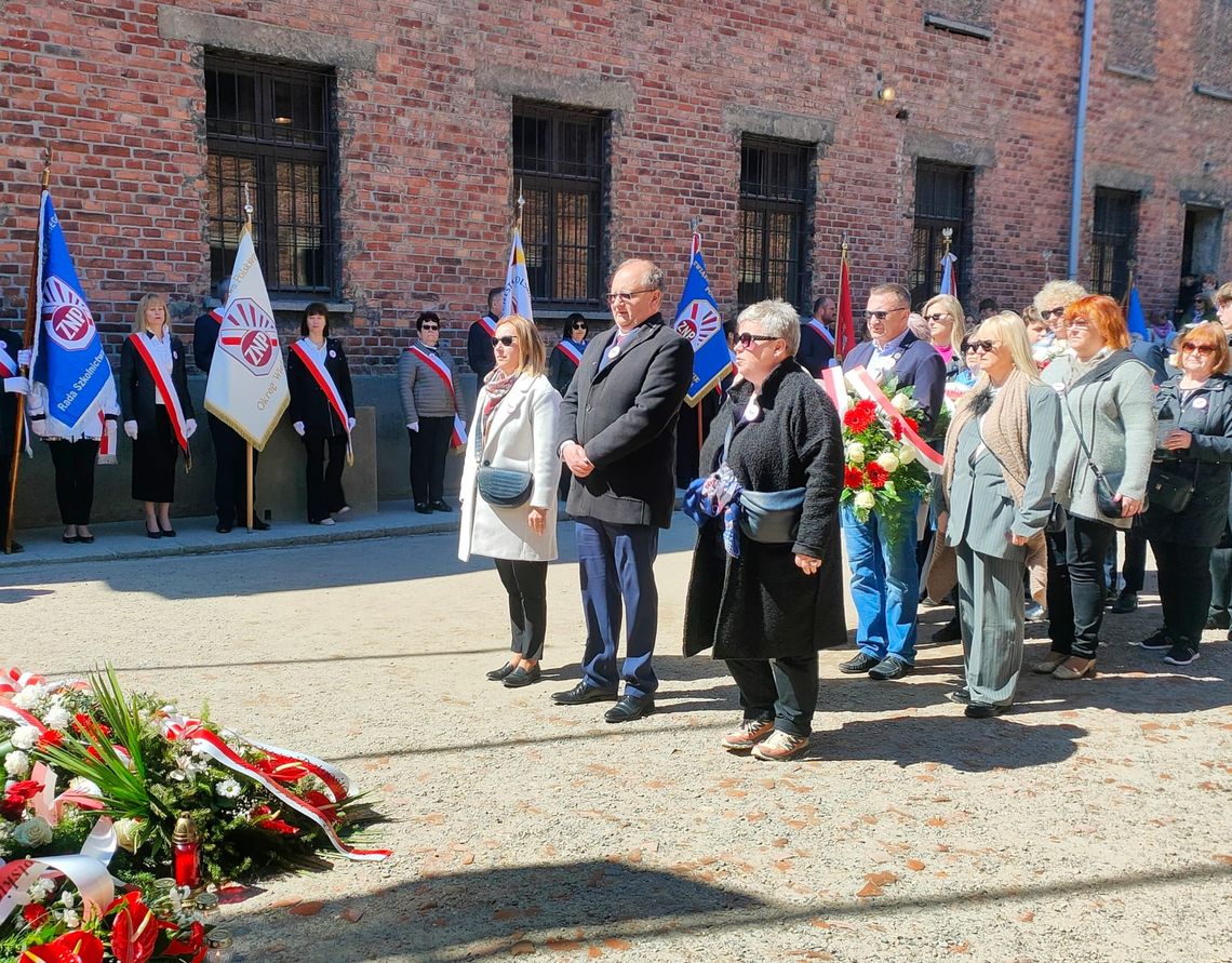 Nauczyciele z ZNP podczas Nauczycielskich Dni Pamięci i Pokoju