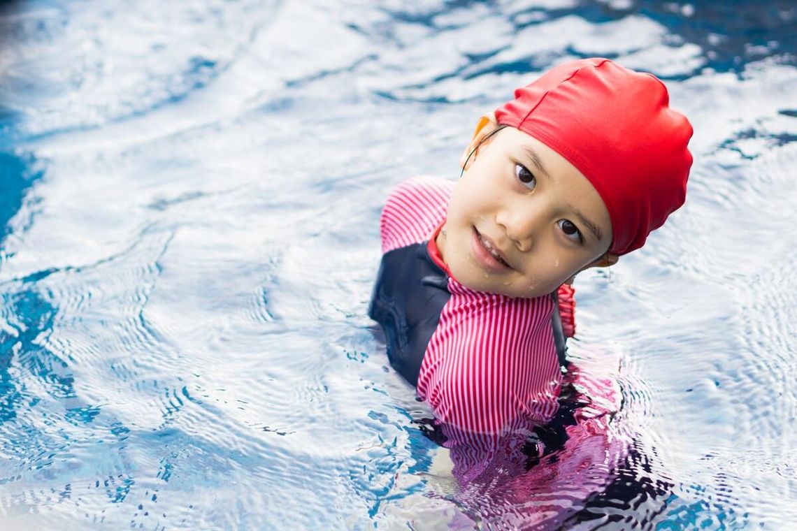 Nie chcę czepka – praktyczny poradnik dla rodziców małych pływaków