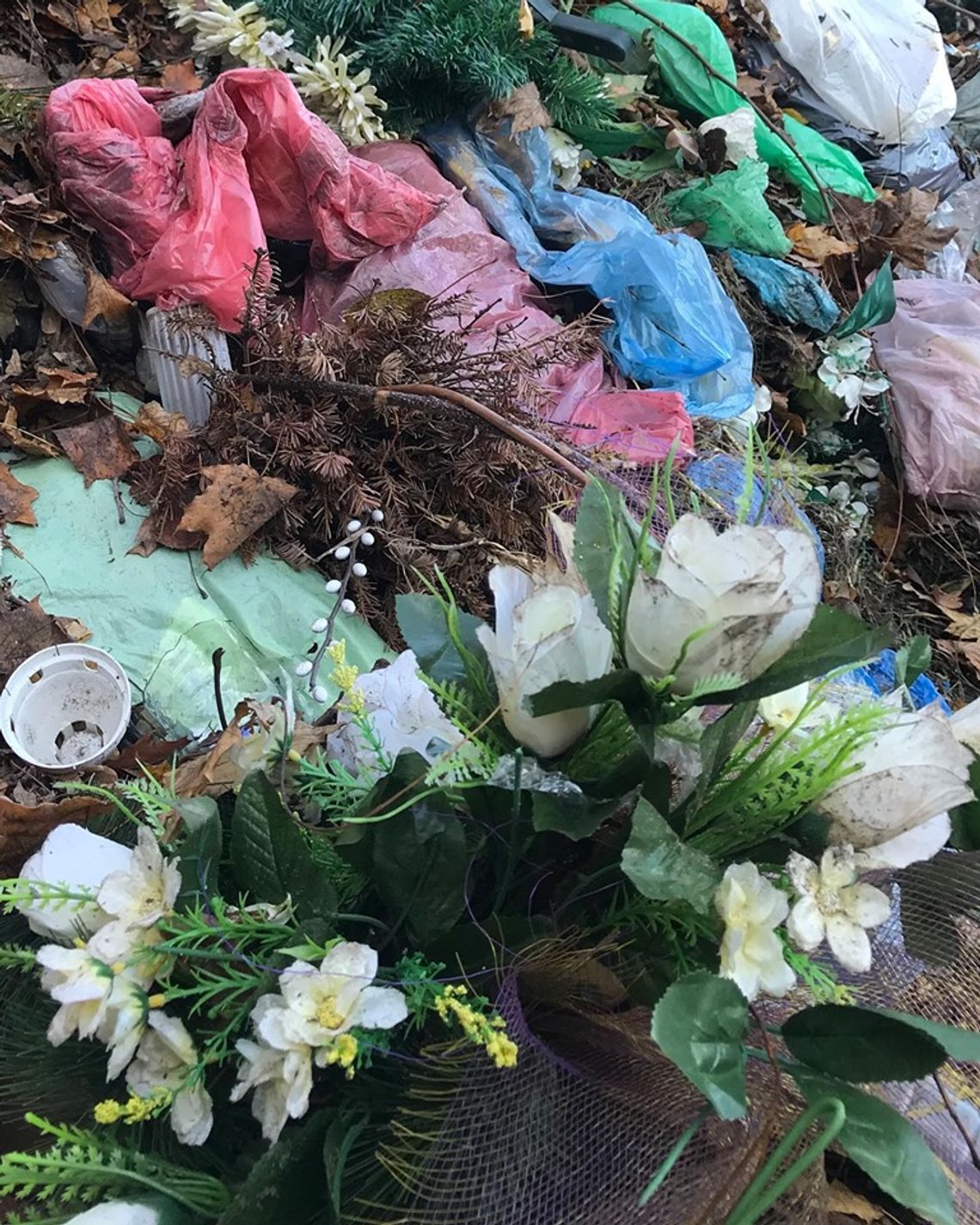 Nie kupujmy plastikowych kwiatów na groby