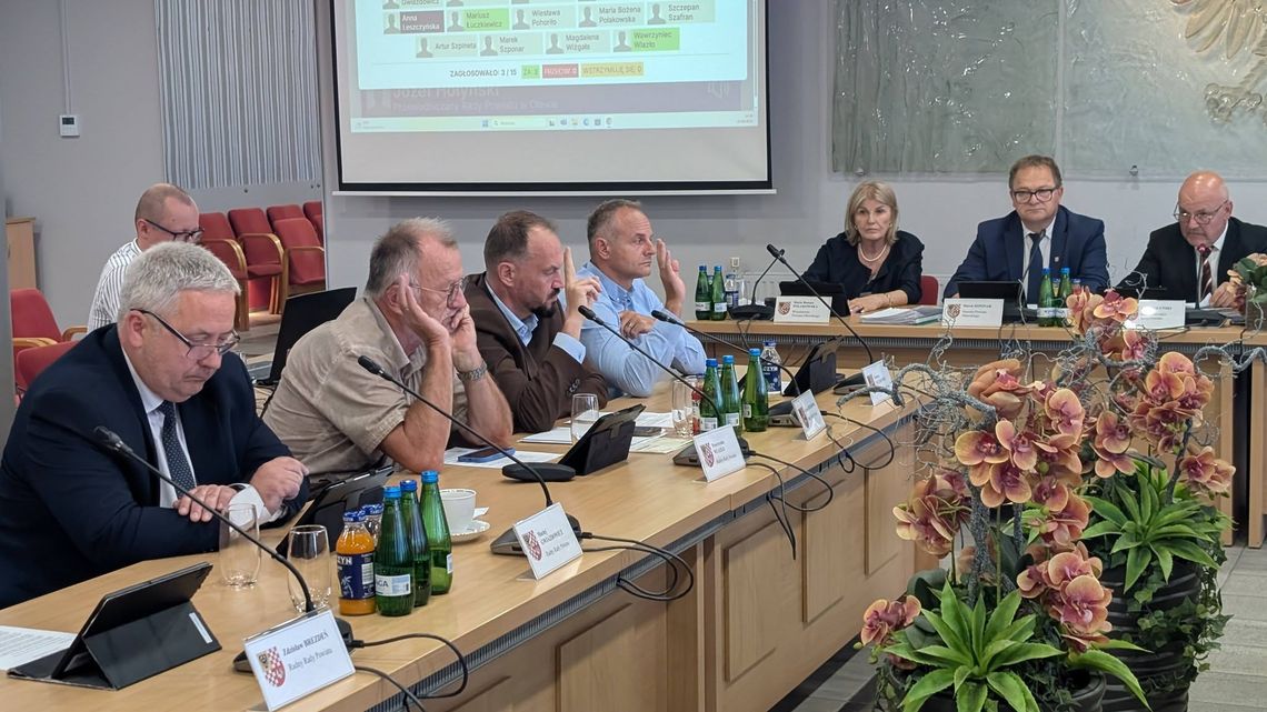 Nie odwołali Zarządu Powiatu Nie odwołali Zarządu Powiatu