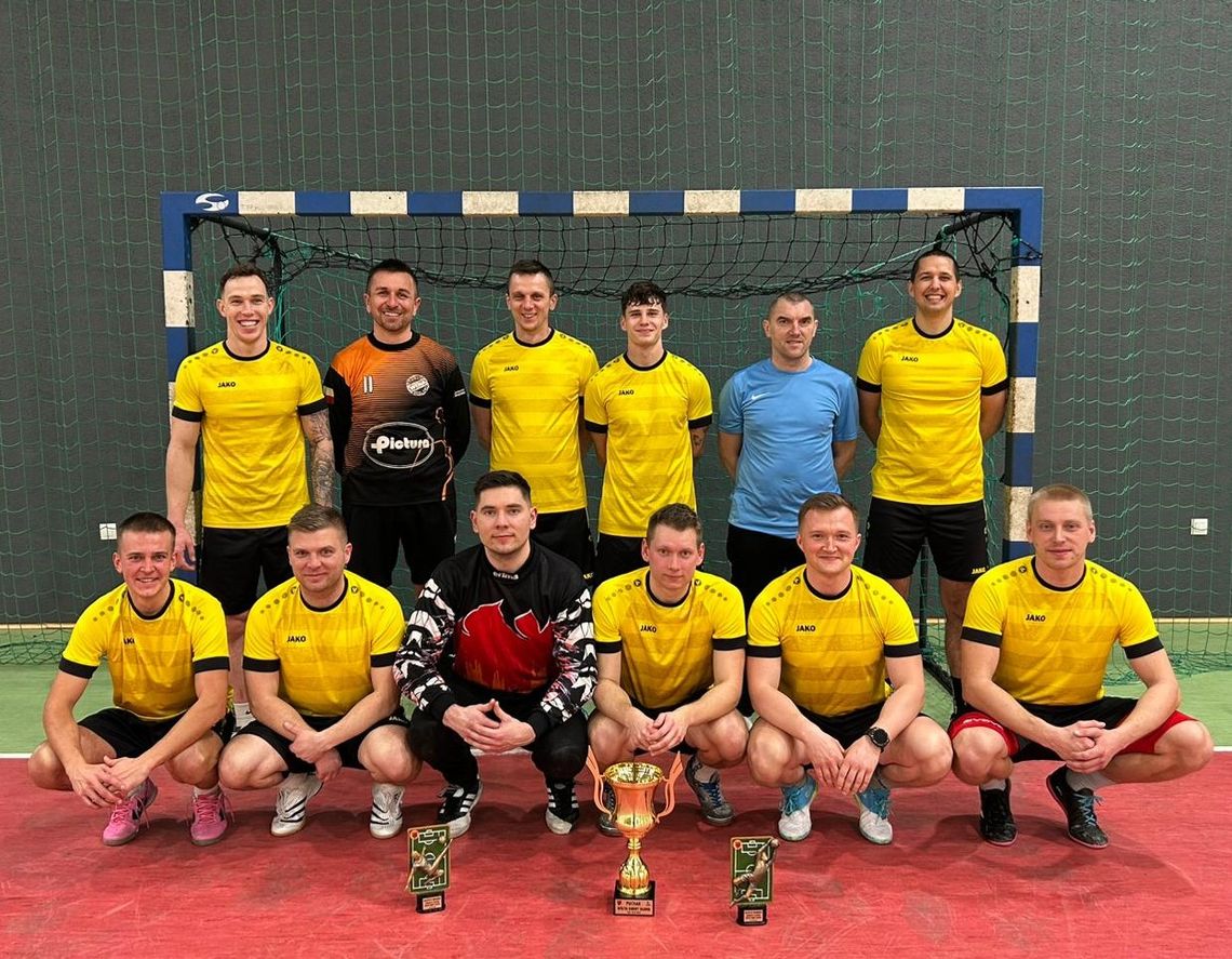 Nie tylko gaszą i ratują. Grają też w piłkę