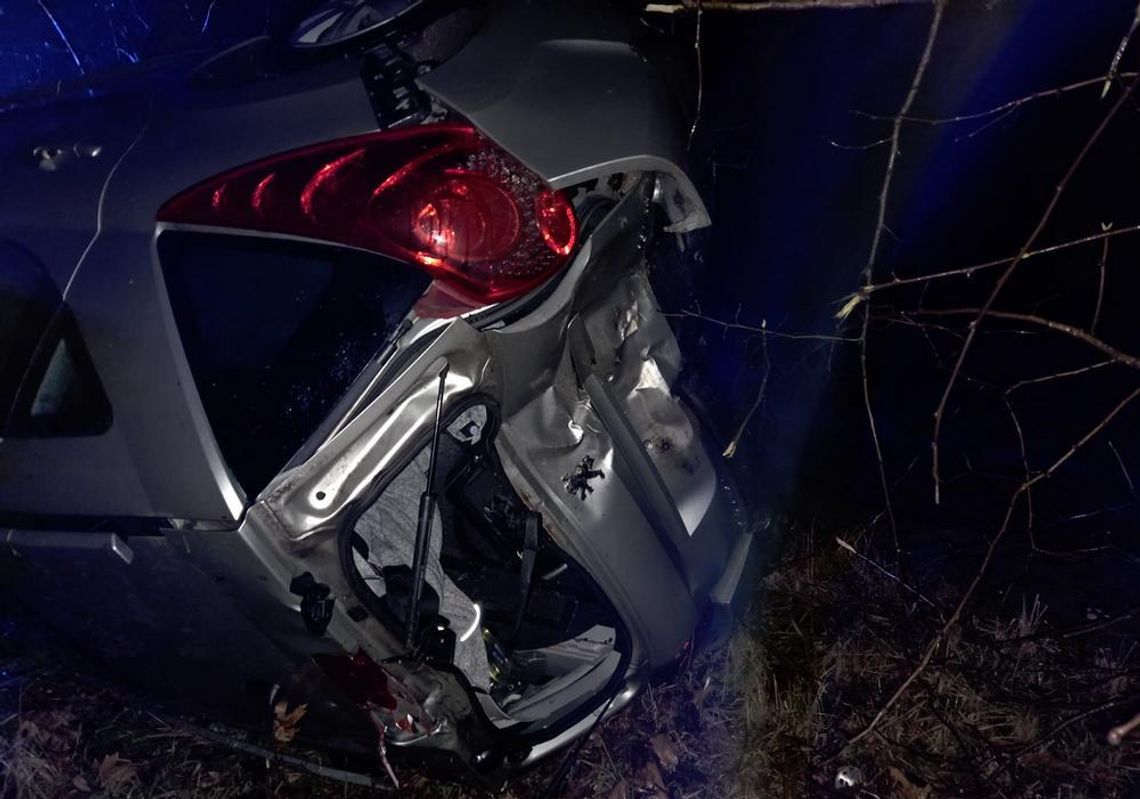 Nocną przejażdżkę zakończyła w rowie Nocną przejażdżkę zakończyła w rowie