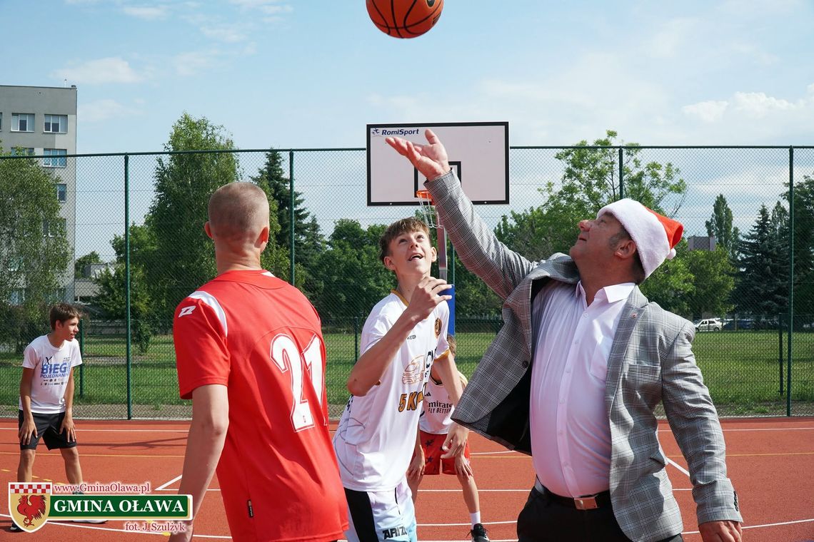 Nowe boisko przy szkole gminnej Nowe boisko przy szkole gminnej