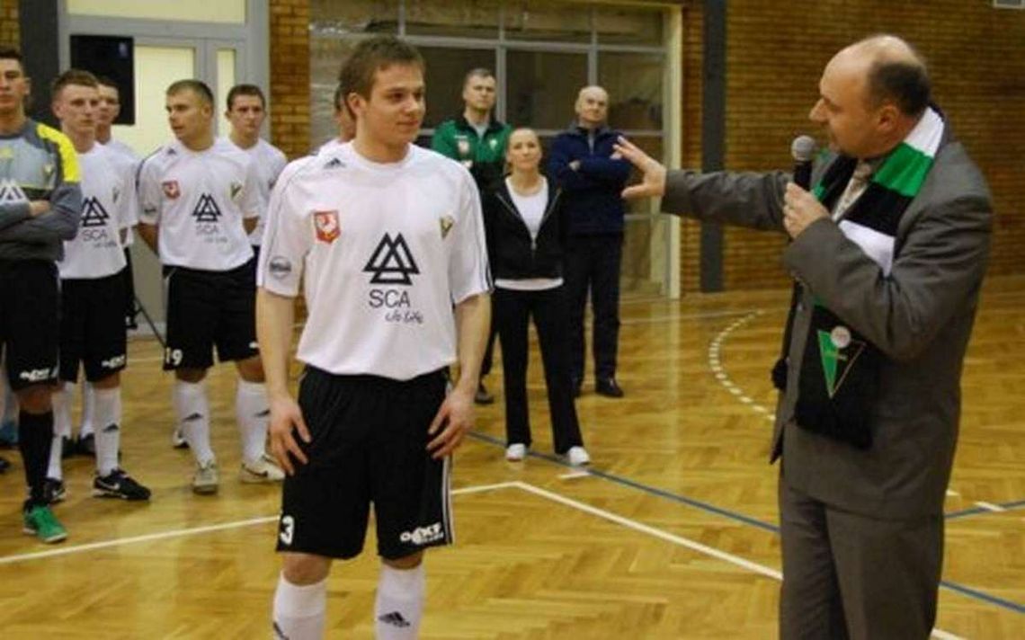 Nowe stroje, nowe umowy