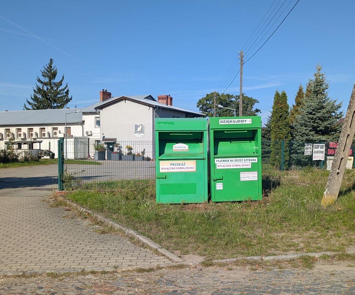 Obiecali, że będą w gminie Oława pojemniki. I są! Obiecali, że będą w gminie Oława pojemniki. I są!