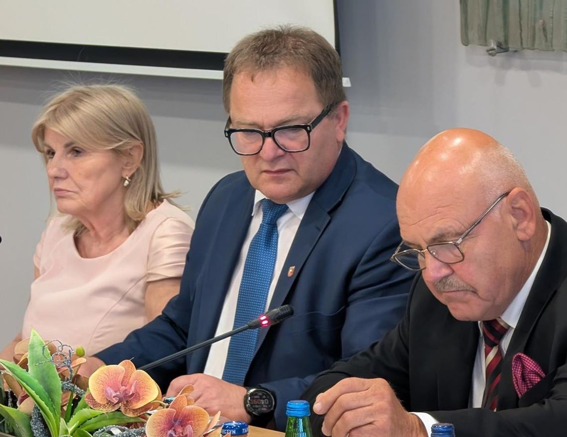 OŁAWA Będzie głosowanie nad odwołaniem Zarządu Powiatu OŁAWA Będzie głosowanie nad odwołaniem Zarządu Powiatu