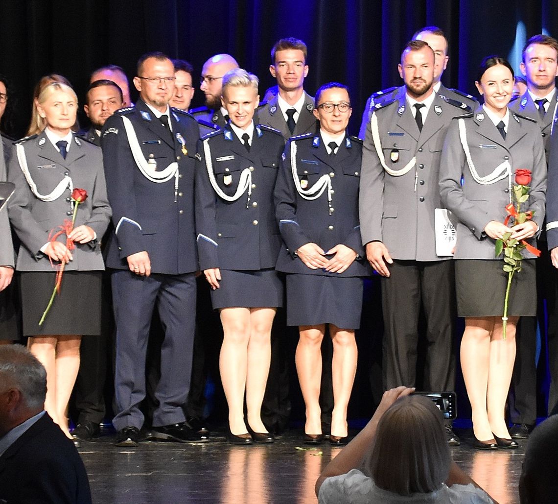 OŁAWA Coraz więcej pań policjantek. To było ICH święto