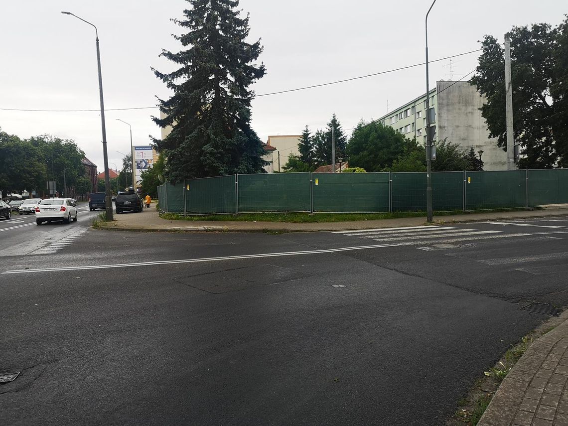 Oława. Co się dzieje za tym zielonym parawanem? Oława. Co się dzieje za tym zielonym parawanem?