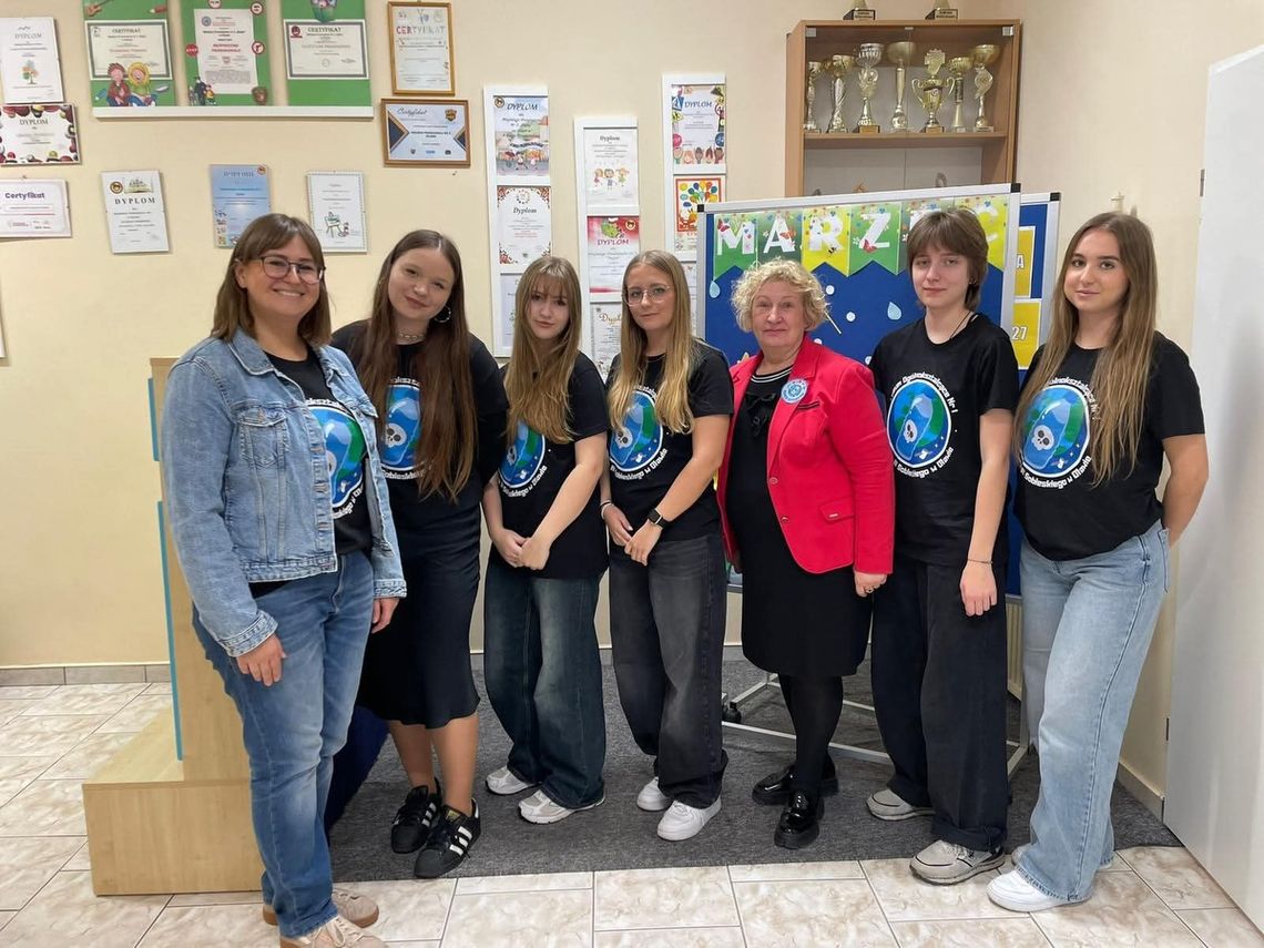 Uczennicy LO nr 1 w Oławie biorące udział w projekcie Climate Detectives