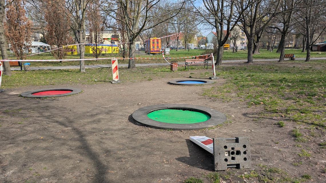 OŁAWA Trampoliny na Miasteczku wyłączone z użycia. Dlaczego i na jak długo? OŁAWA Trampoliny na Miasteczku wyłączone z użycia. Dlaczego i na jak długo?