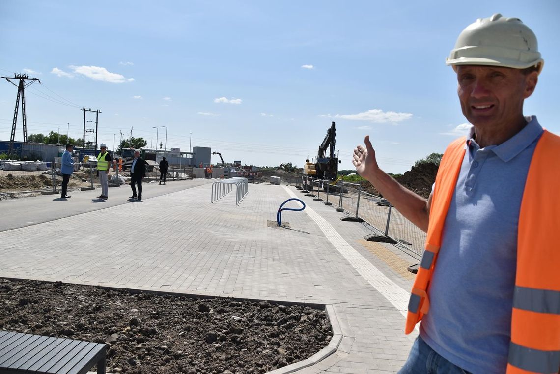 Pierwsi pasażerowie bez problemu dojdą i dojadą do stacji Oława Zachodnia Chodniki i drogi do stacji PKP już są. Przystanek też gotowy do przyjęcia pasażerów