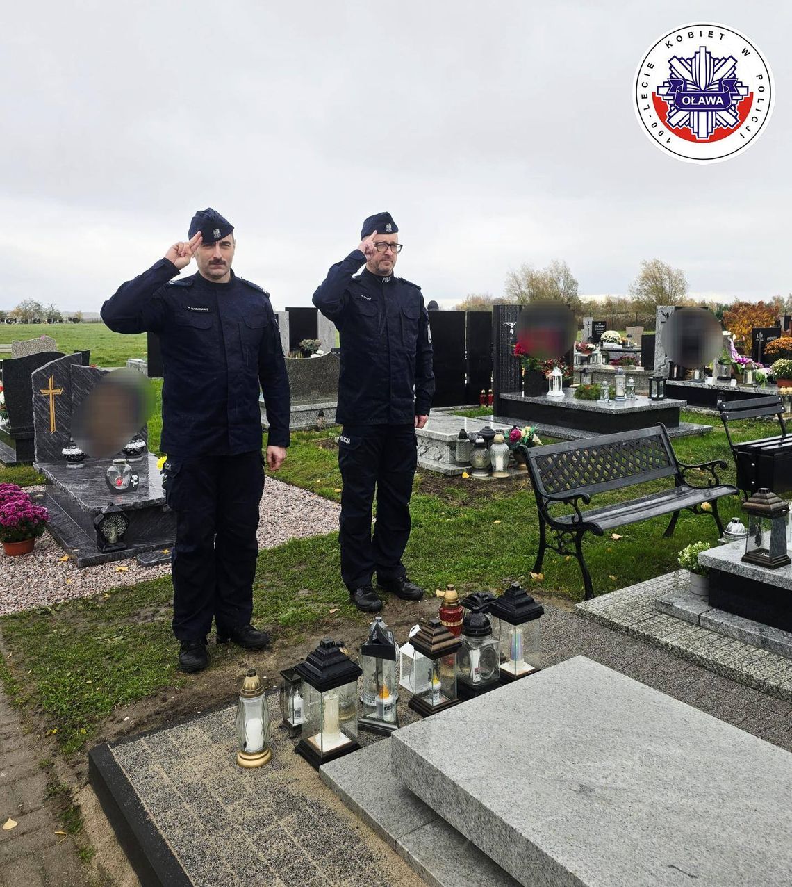 Oławscy policjanci odwiedzili groby zmarłych kolegów