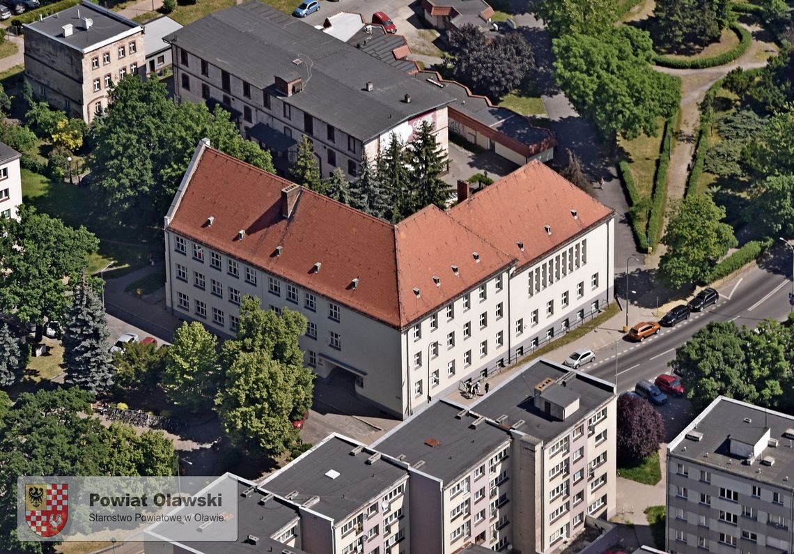 Oławski ogólniak będzie miał nowy dach Oławski ogólniak będzie miał nowy dach