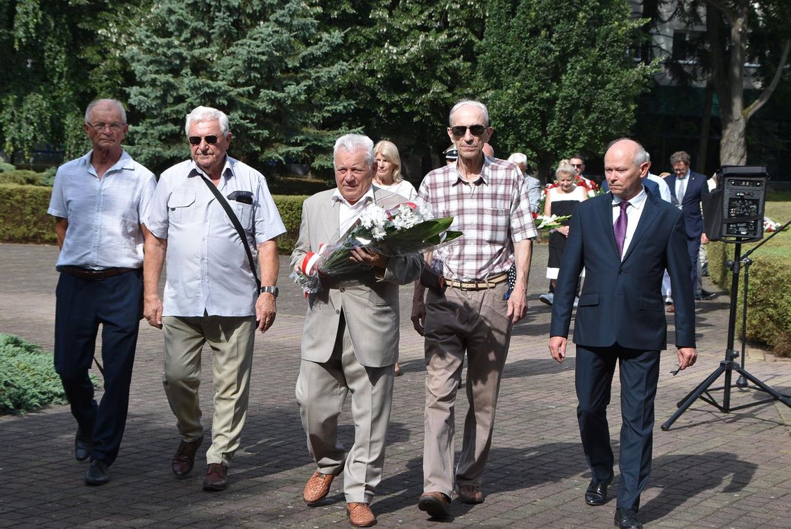 Pamiętają o tej rzezi. Przyszli pod pomnik