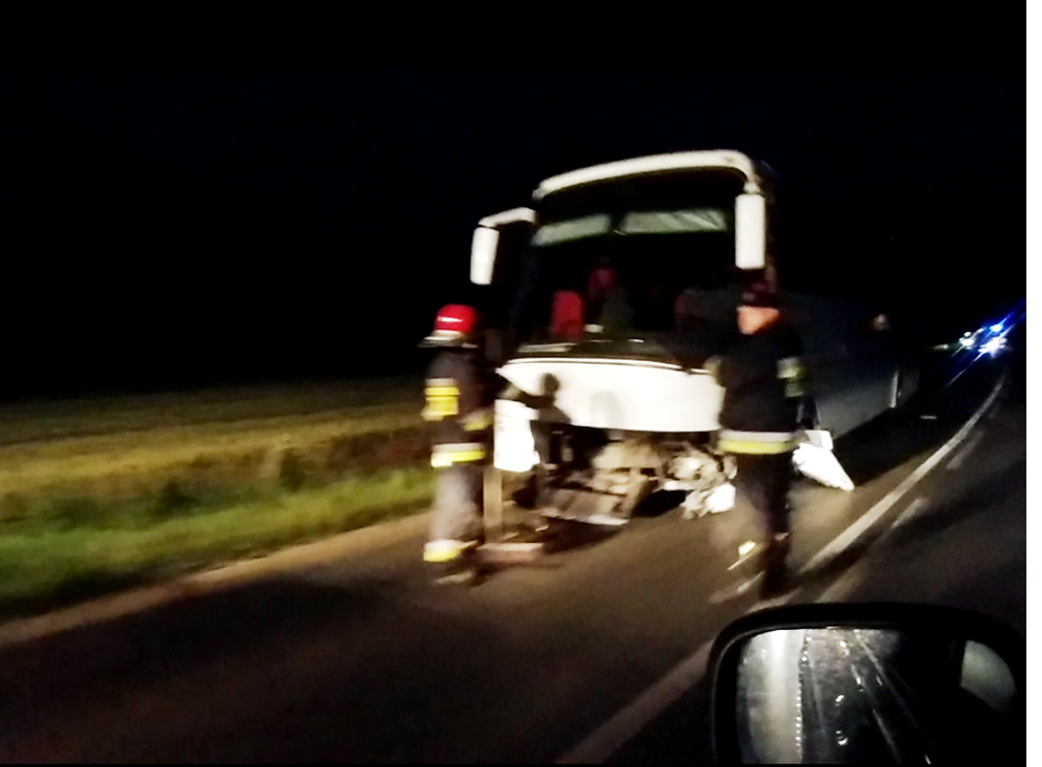 Pijany kierowca uderzył w autobus