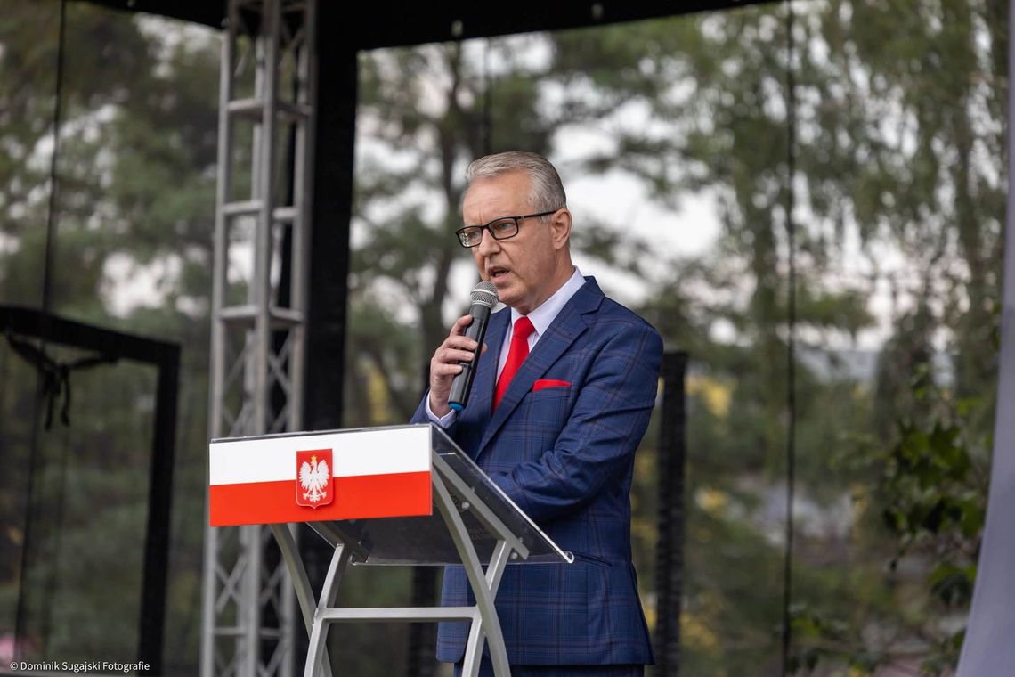 Piotr Stajszczyk: - Biało-czerwona flaga jest większa od każdego z nas