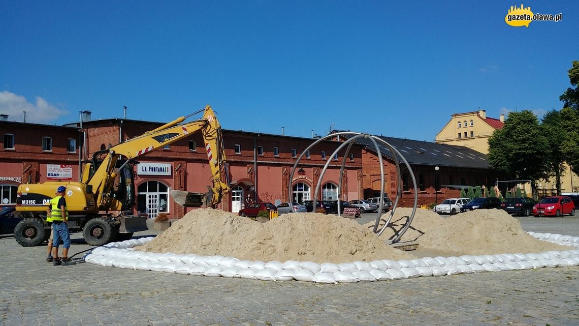 Plaża z leżakami i mgiełką znów na Młyńskiej