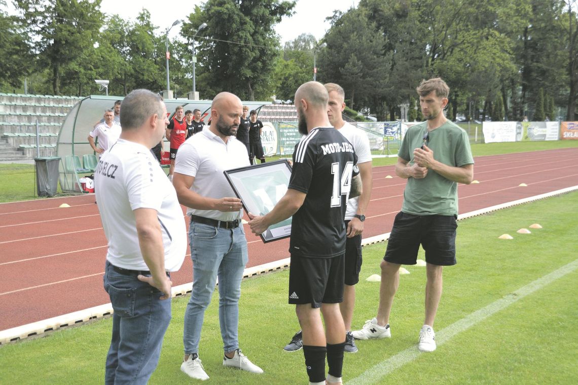 Po raz pierwszy w historii "Moto-Jelcza" zastrzeżono numer "14" na koszulce