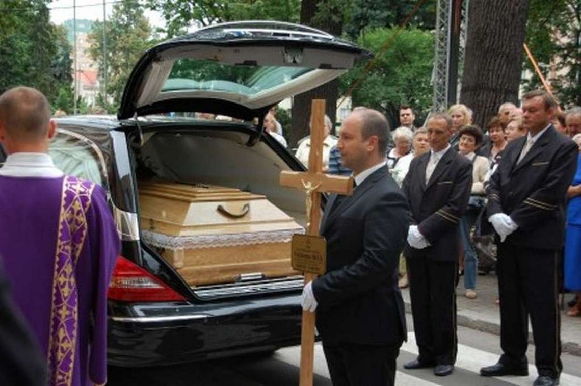 Początek uroczystości pogrzebowych Początek uroczystości pogrzebowych