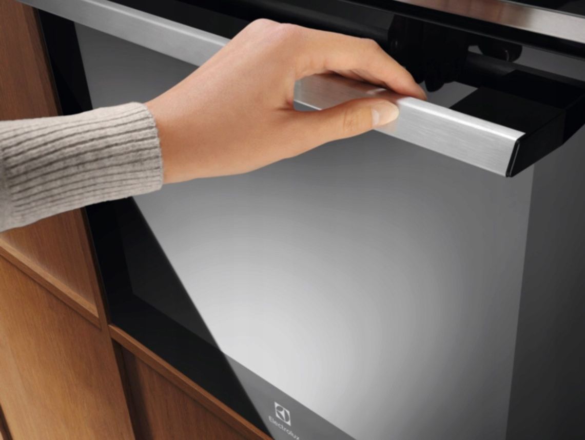 Poczuj się jak w profesjonalnej kuchni! Wypróbuj piekarnik parowy z inteligentną technologią AI Electrolux