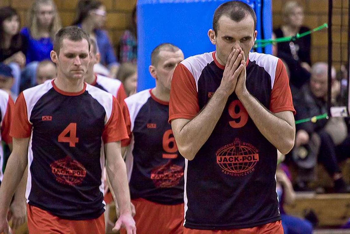 Podali rywalowi rękę