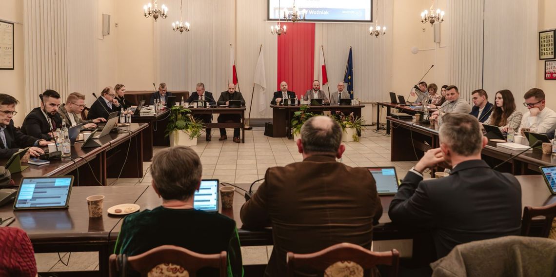 Podnosić czy nie? Na maksa czy minimalnie? Długa dyskusja o podatku od nieruchomości