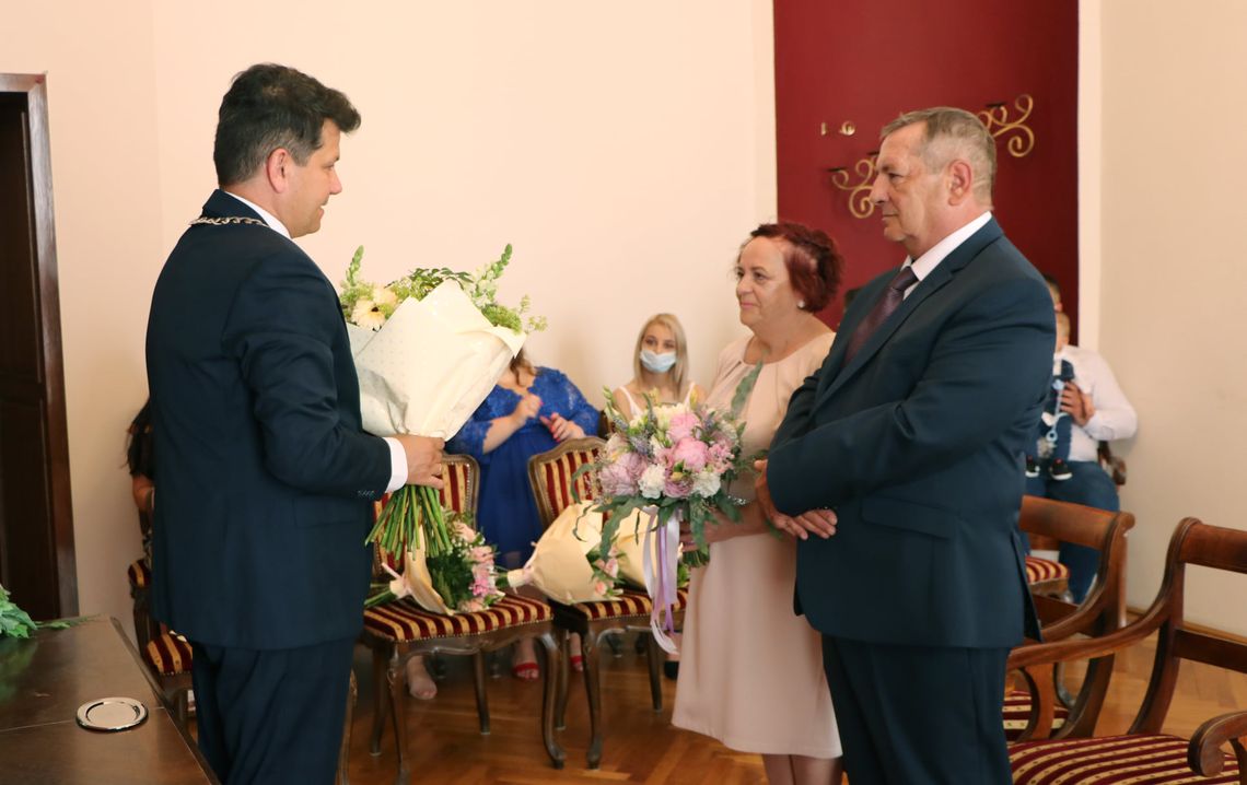 Podwójne święto, czyli burmistrz udzielił ślubów