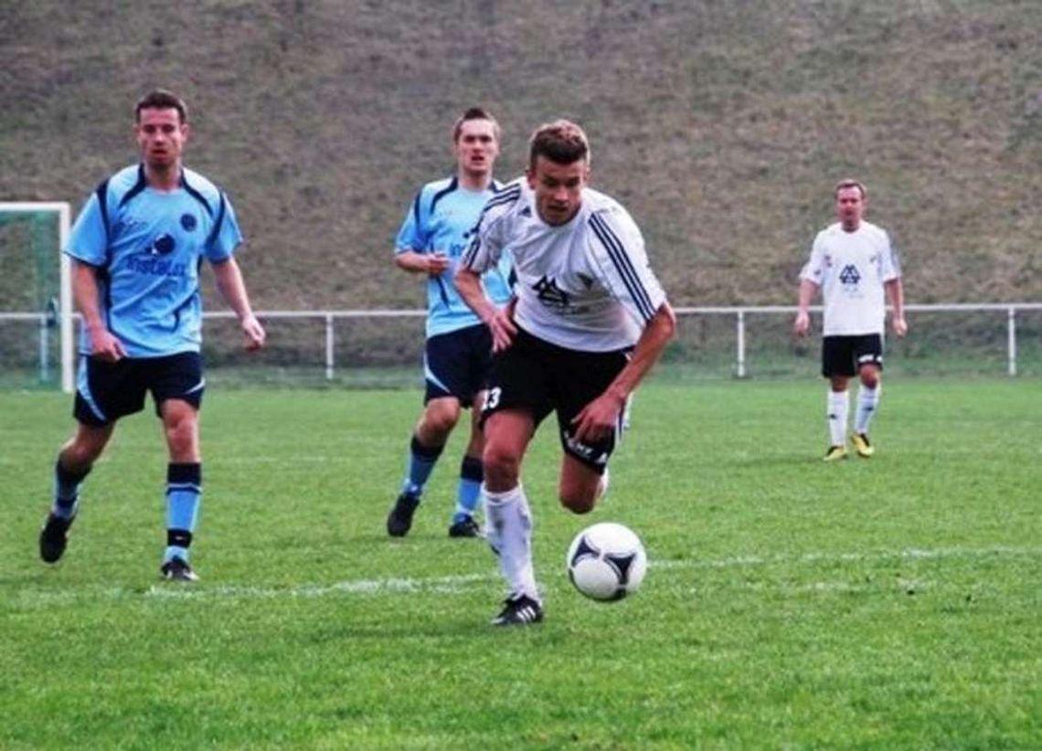 Pokój na trybunach, wojna na murawie