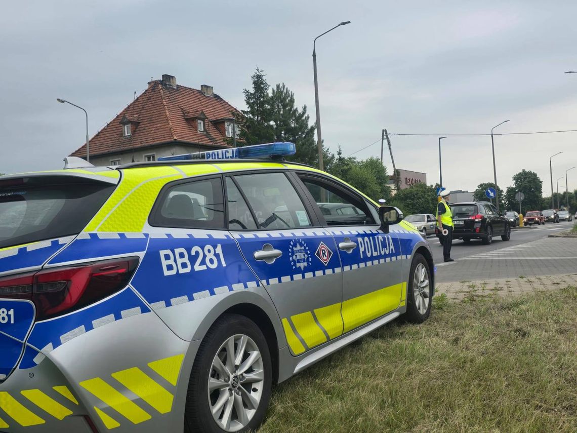 Policja apeluje o rozwagę na drodze: nie dajmy się zwieść słońcu