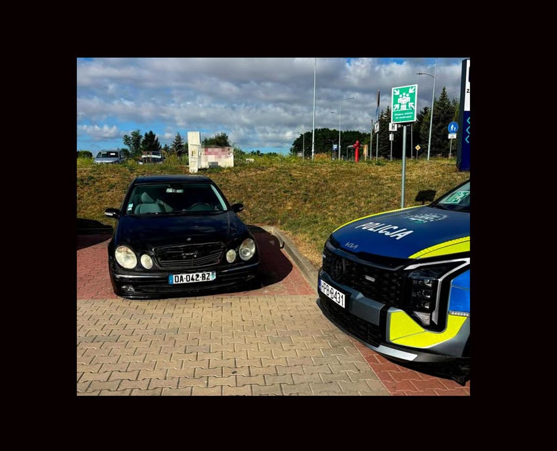 Policja szuka właściciela tego Mercedesa Policja szuka właściciela tego Mercedesa