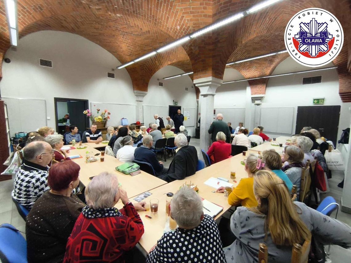 Policjanci i ZUS ostrzegają seniorów przed oszustwami Policjanci i ZUS ostrzegają seniorów przed oszustwami