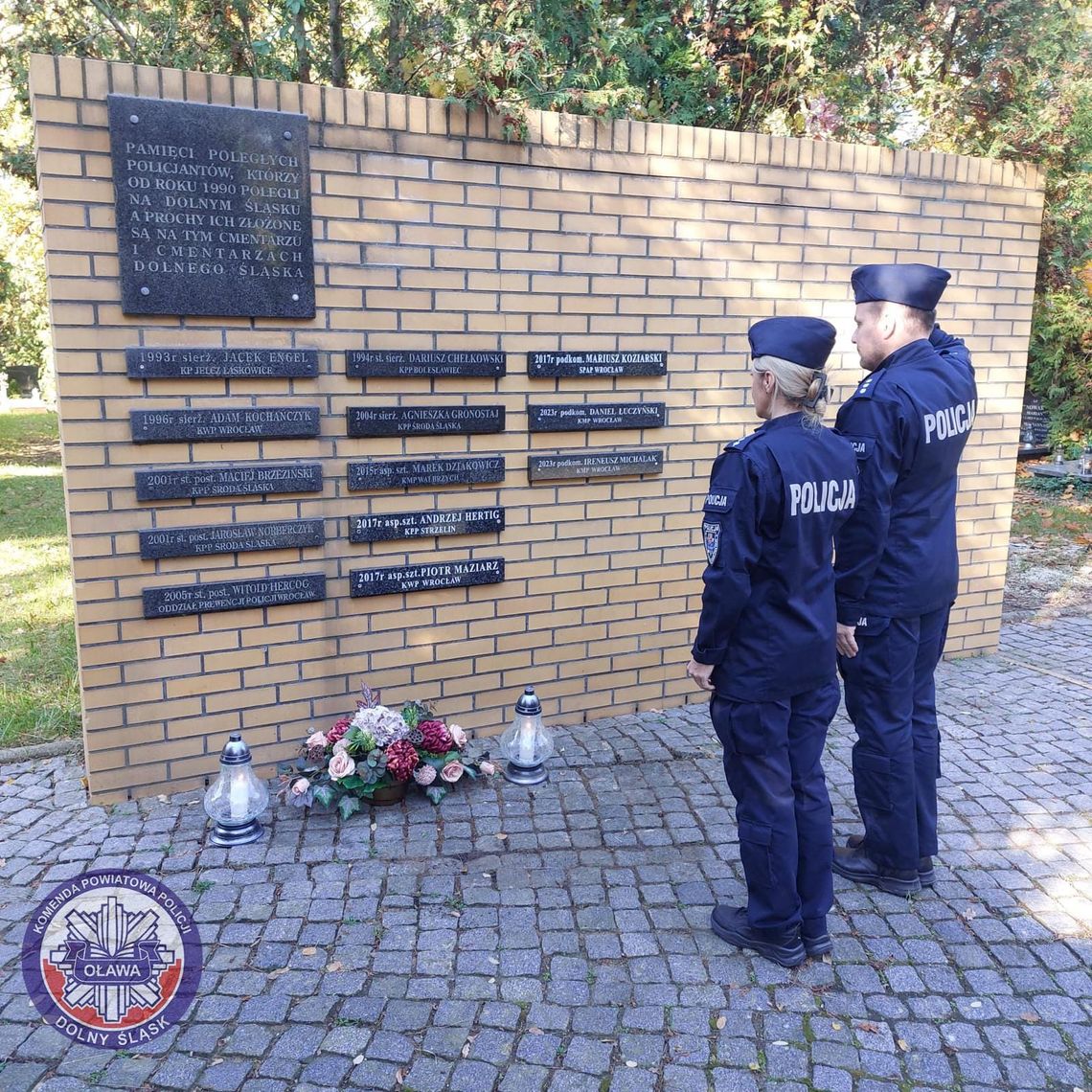 Policjanci odwiedzili groby zmarłych kolegów