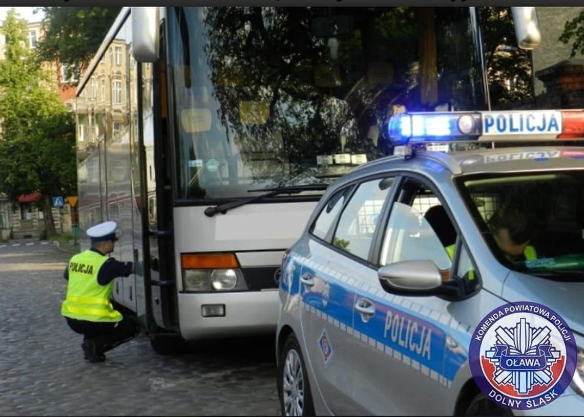 Jak zadbać o to, aby policja sprawdziła autobus przed wyjazdem?