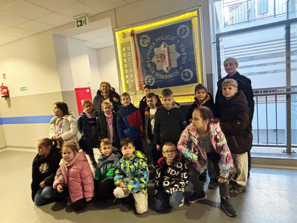 Półkoloniści trafili do Komendy Powiatowej Policji