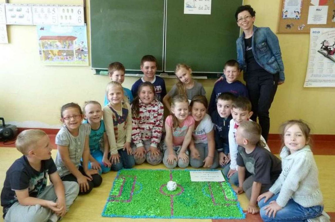 Pomóż im wygrać boisko marzeń Pomóż im wygrać boisko marzeń