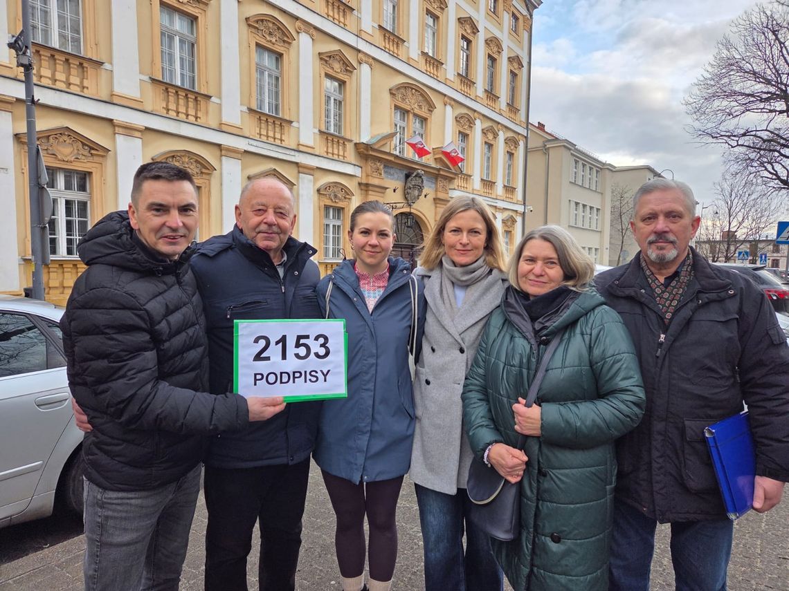 Ponad 2 tys. podpisów w obronie "lasku ZWIK" Ponad 2 tys. podpisów w obronie "lasku ZWIK"