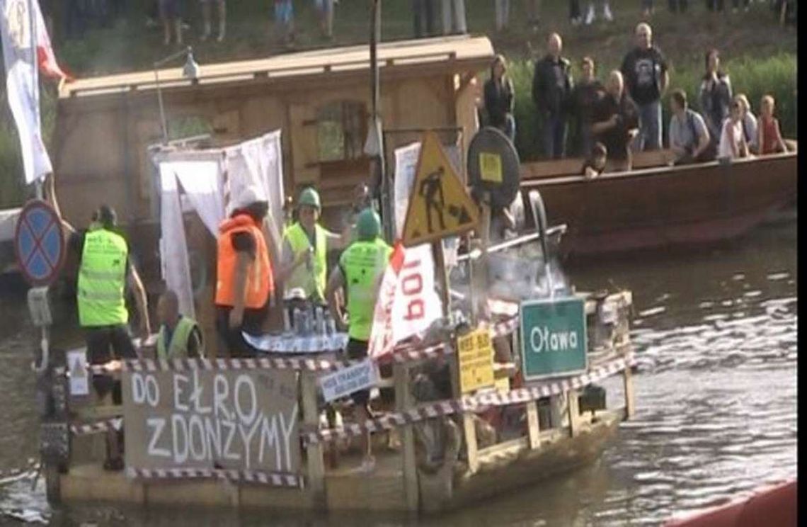 Popłynęli na byle czym Popłynęli na byle czym