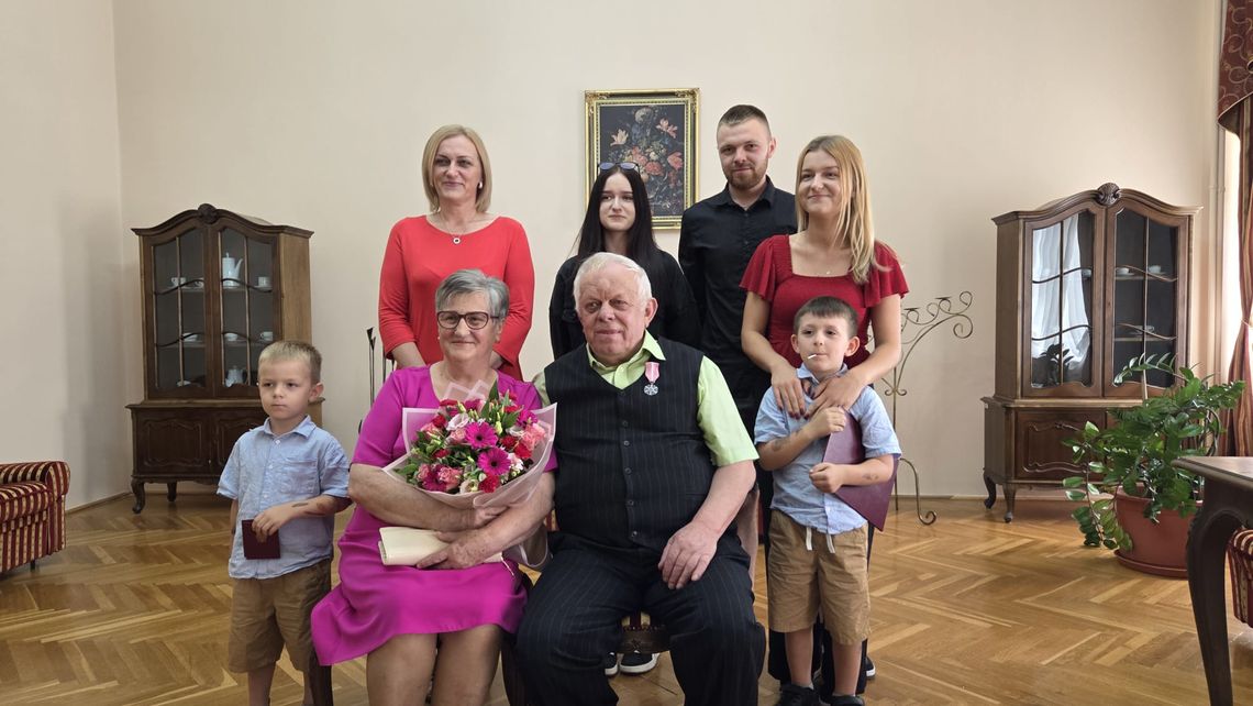 Poprosił ją do tańca i... pół wieku małżeństwa za nimi Poprosił ją do tańca i... pół wieku małżeństwa za nimi