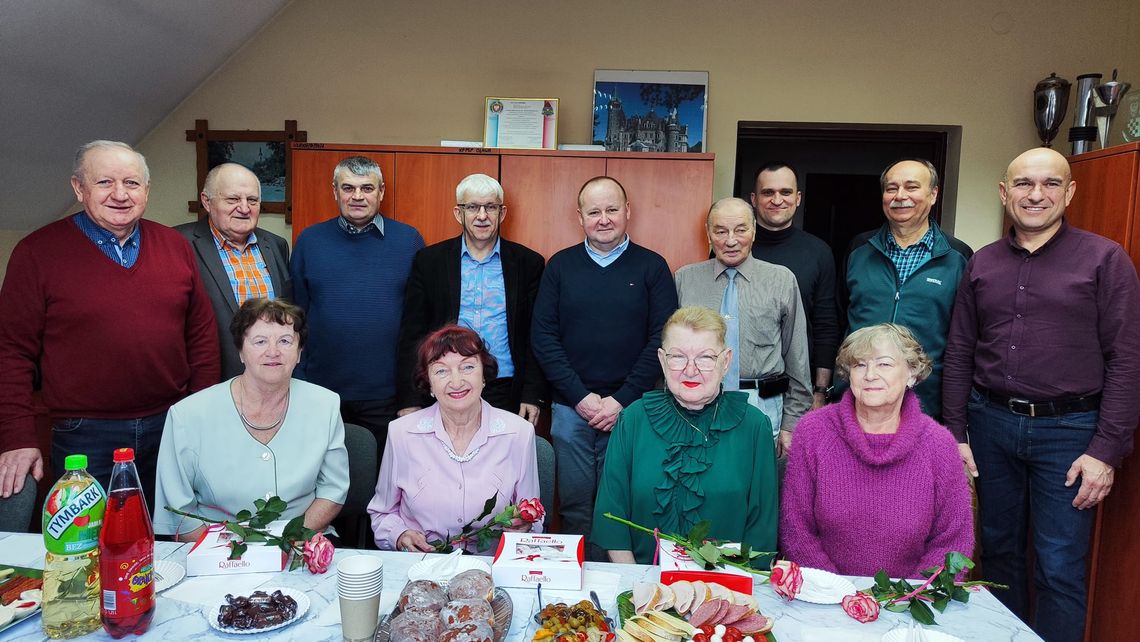 Posiedzenie połączone ze świętowaniem w gronie pań