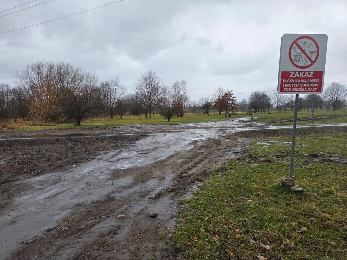 Potrzebny parking przy wybiegu dla psów Potrzebny parking przy wybiegu dla psów
