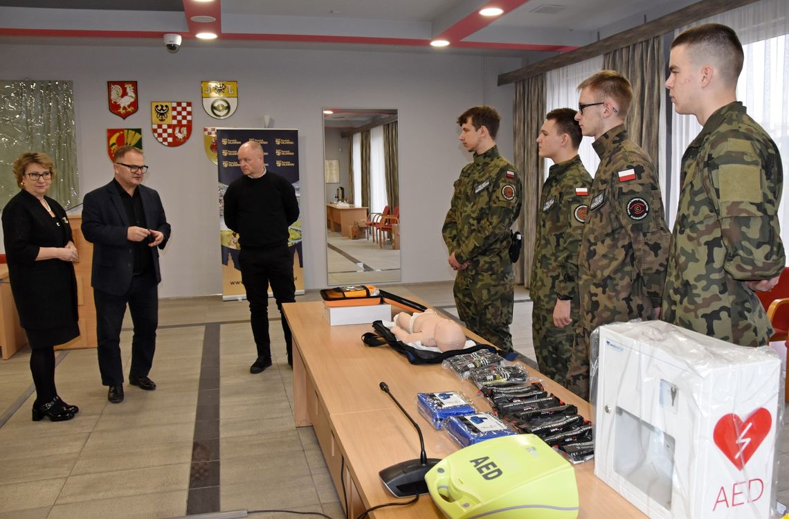 Powiat kupił wyposażenie szkoleniowe i medyczne dla uczniów CKZiU Powiat kupił wyposażenie szkoleniowe i medyczne dla uczniów CKZiU