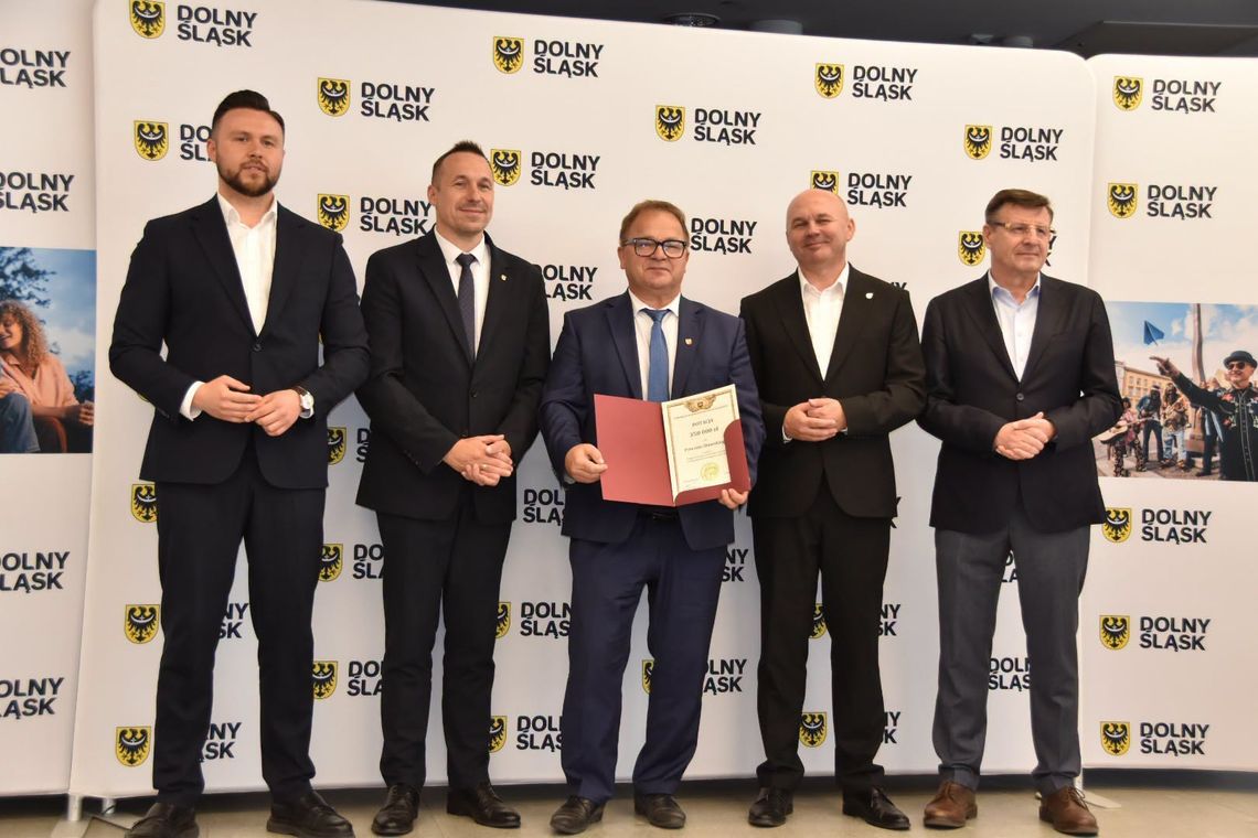 Powiat oławski z dotacją na modernizację sali gimnastycznej w LO