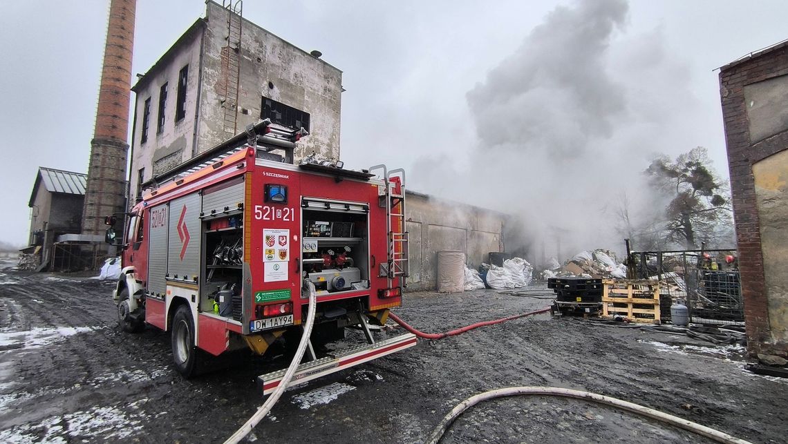 Pożar papierni w Oławie. Znamy szczegóły akcji