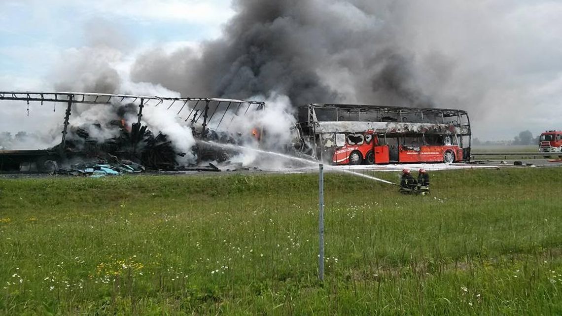 Pożar tira i polskiego busa na A4