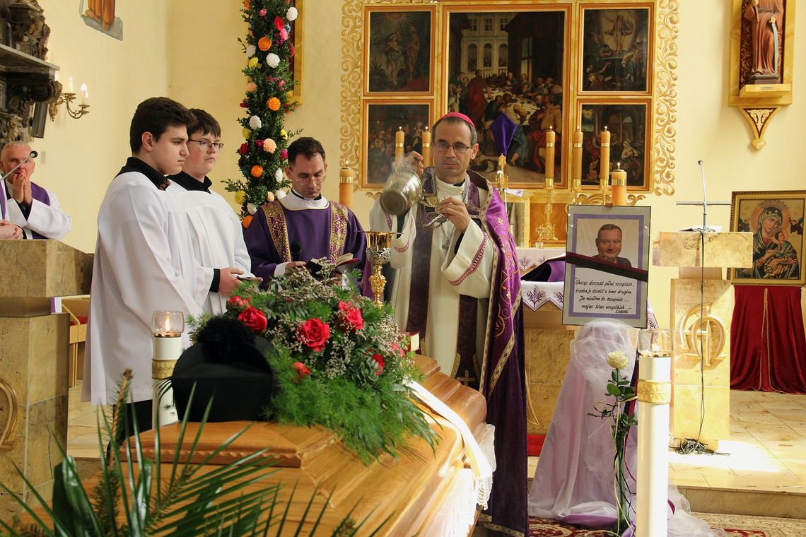 Pożegnali księdza Leszka